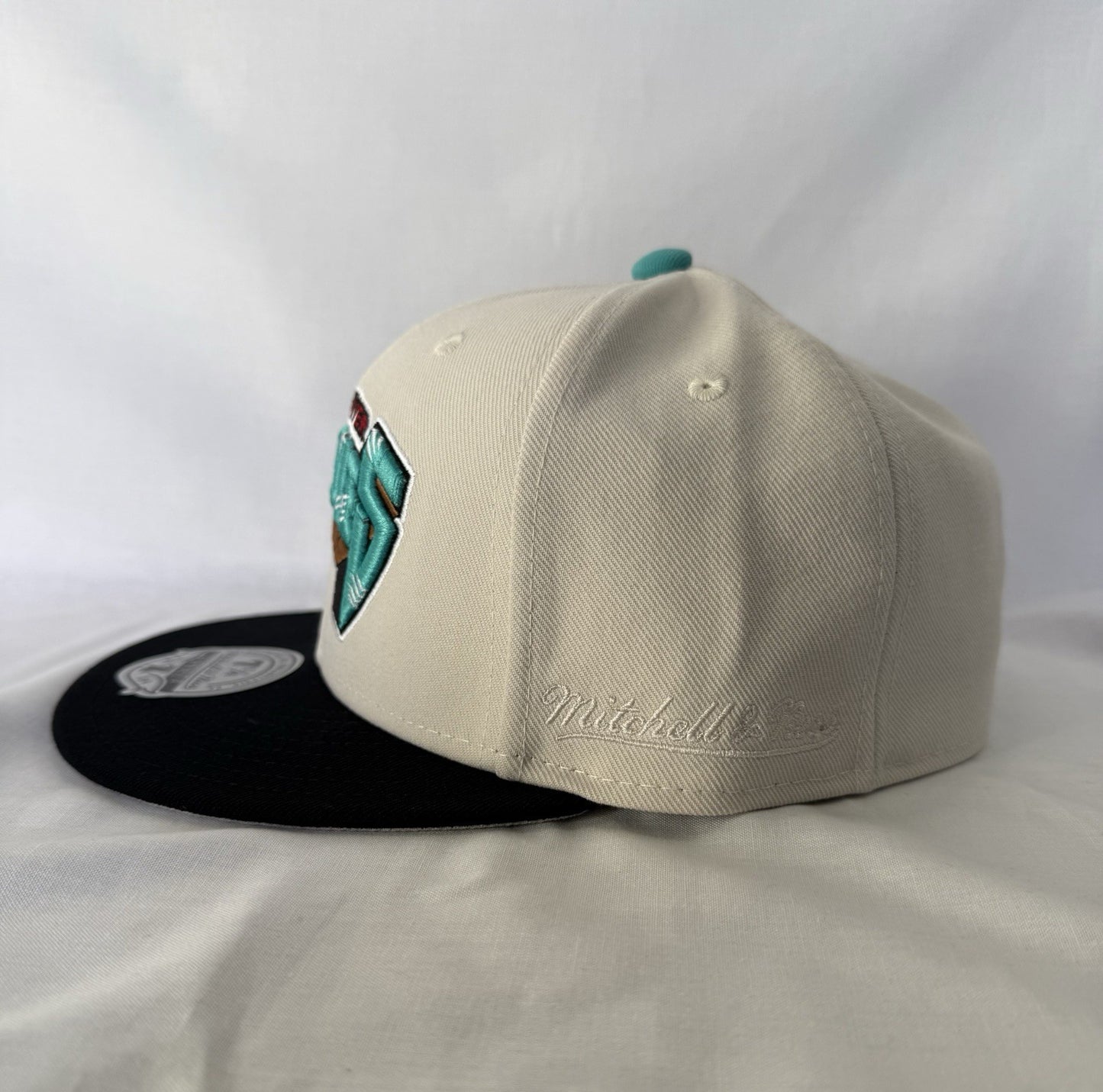 Mitchell & Ness Vancouver Grizzlies Fitted 7 1/4
