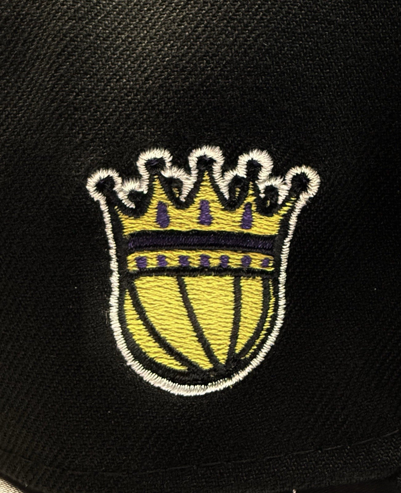New Era 59FIFTY Los Angeles Lakers “Crown Logo Patch” -Fitted 7 1/2