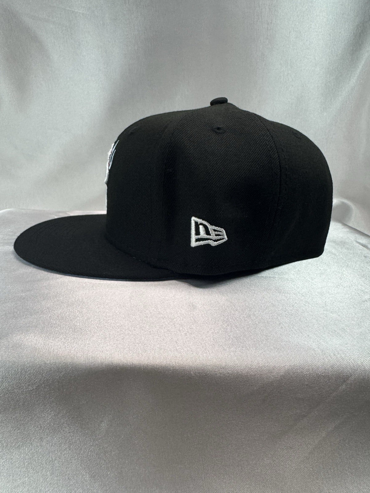 New Era 59FIFTY Miami Heat Fitted 7 3/8 - Brand New – Missing Gold Sticker