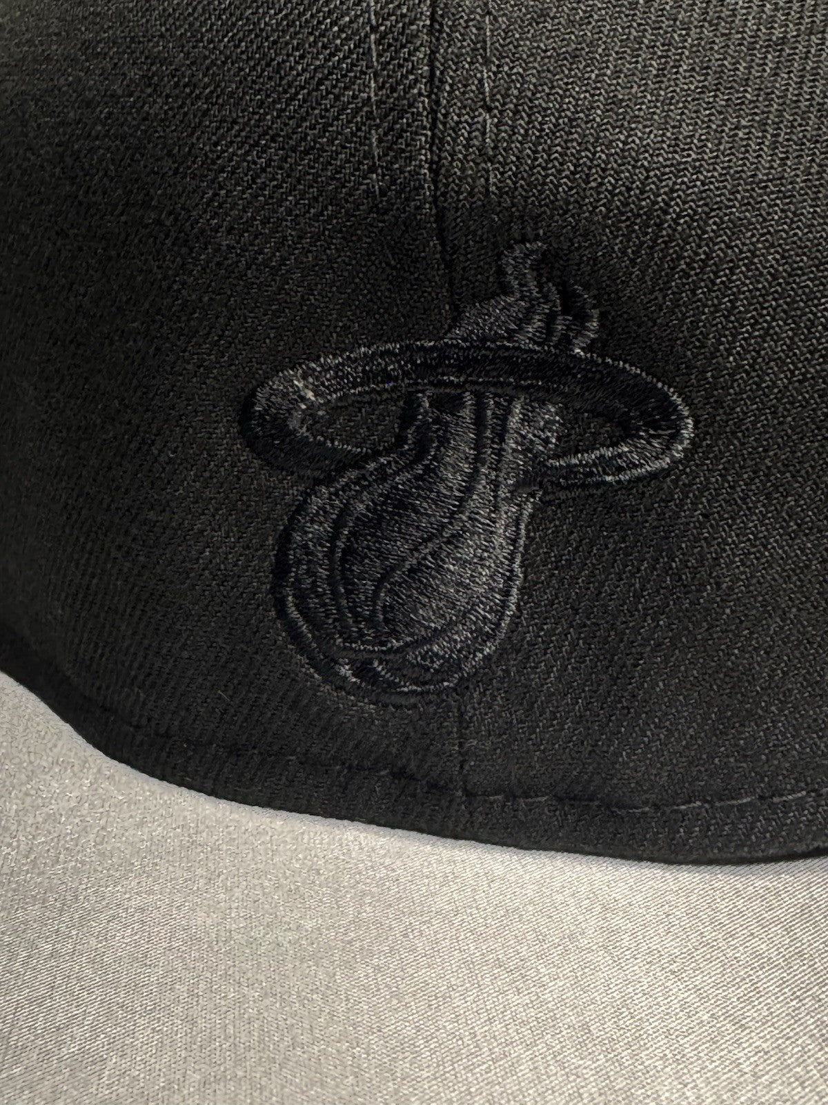 New Era 59FIFTY Miami Heat Fitted 7 3/8 - Brand New – Missing Gold Sticker