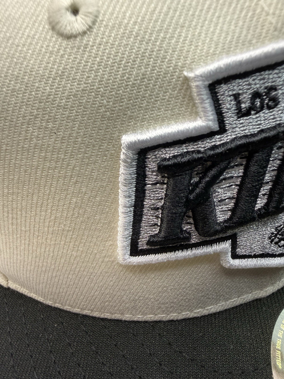 New Era 59FIFTY Los Angeles Kings Hat – Cream/Black – Fitted Size 7 5/8