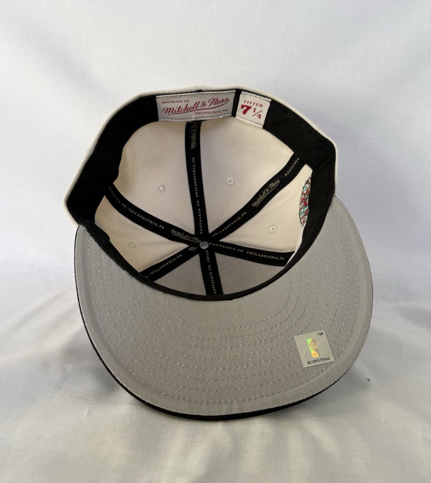Mitchell & Ness Vancouver Grizzlies Fitted 7 1/4