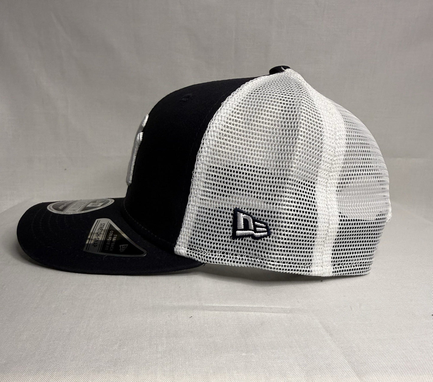 New Era 9SEVENTY New York Yankees Trucker Snapback Hat Navy White Mesh