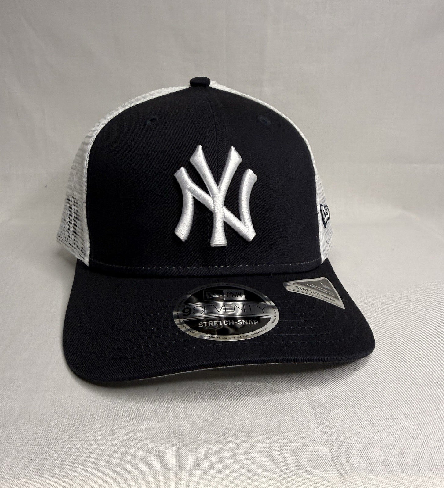 New Era 9SEVENTY New York Yankees Trucker Snapback Hat Navy White Mesh