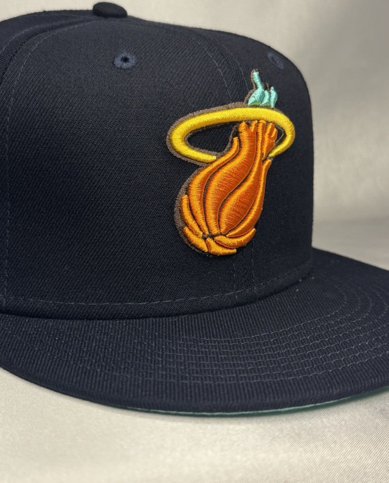 New Era 59FIFTY Miami Heat Fitted 7 3/8 - Brand New – Missing Gold Sticker