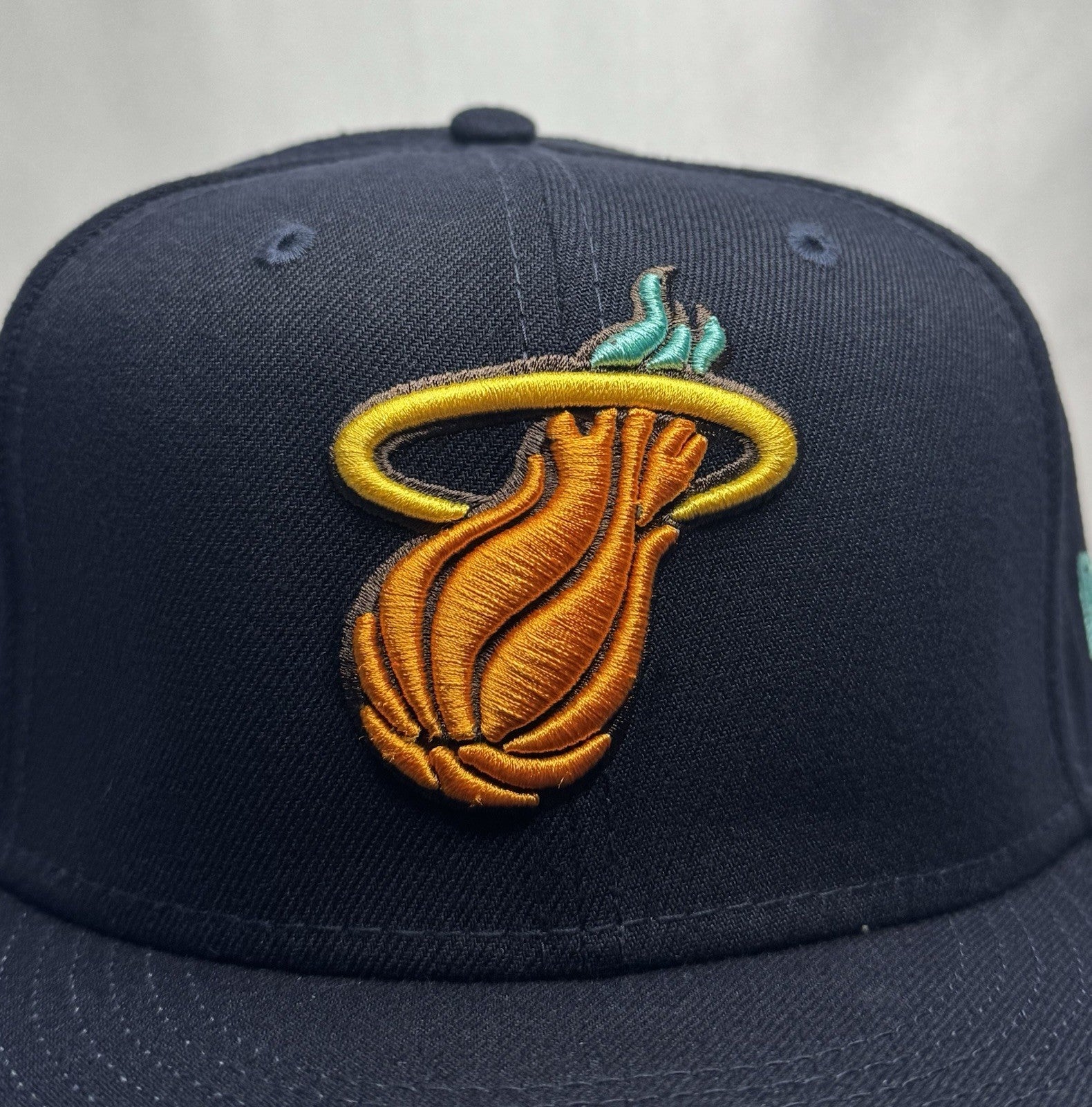 New Era 59FIFTY Miami Heat Fitted 7 3/8 - Brand New – Missing Gold Sticker