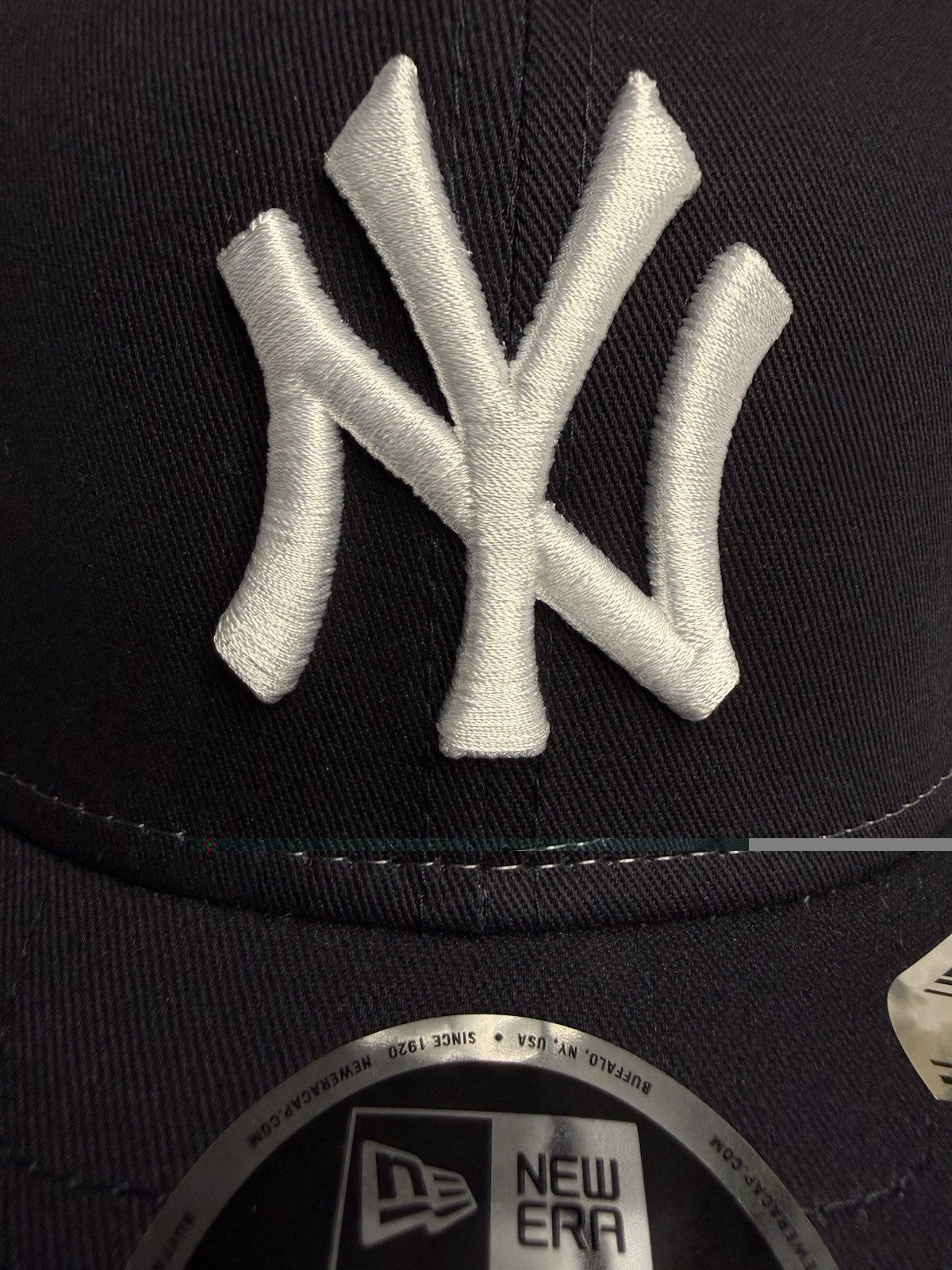 New Era 9SEVENTY New York Yankees Trucker Snapback Hat Navy White Mesh