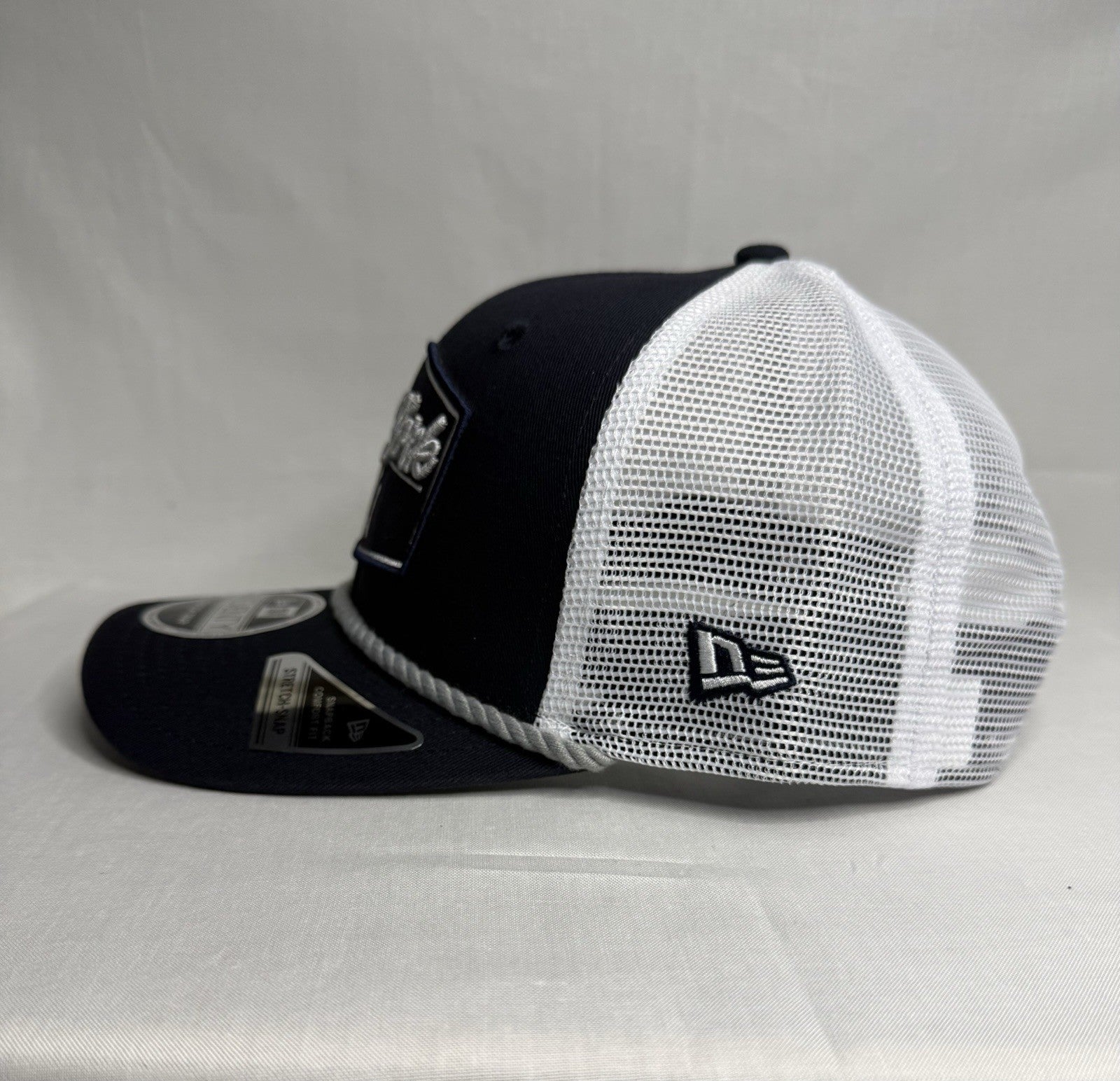 New Era 9SEVENTY New York Yankees Rope Trucker Snapback Hat Navy White