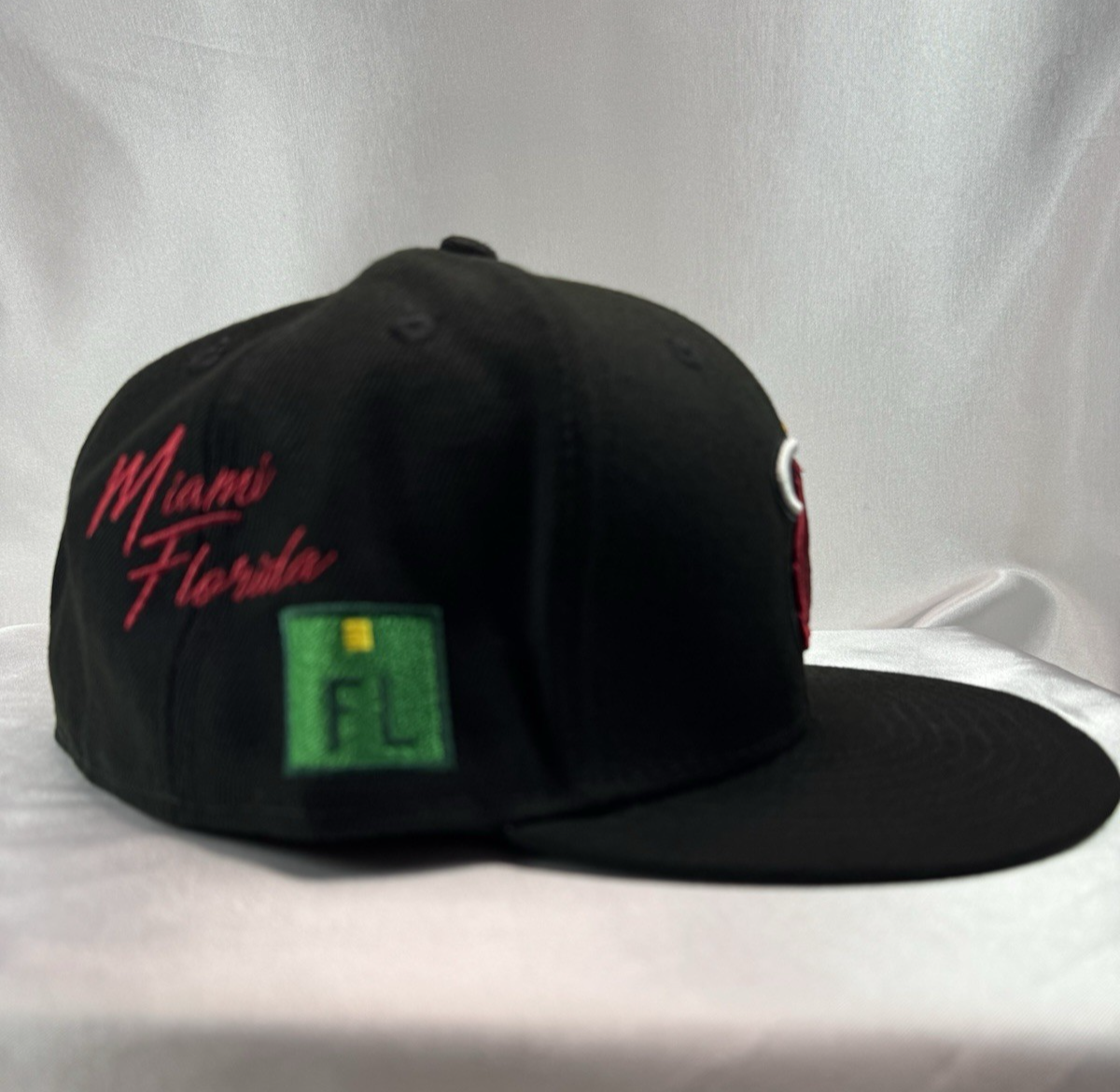 New Era 59FIFTY Miami Heat Fitted 7 3/8 - Brand New – Missing Gold Sticker
