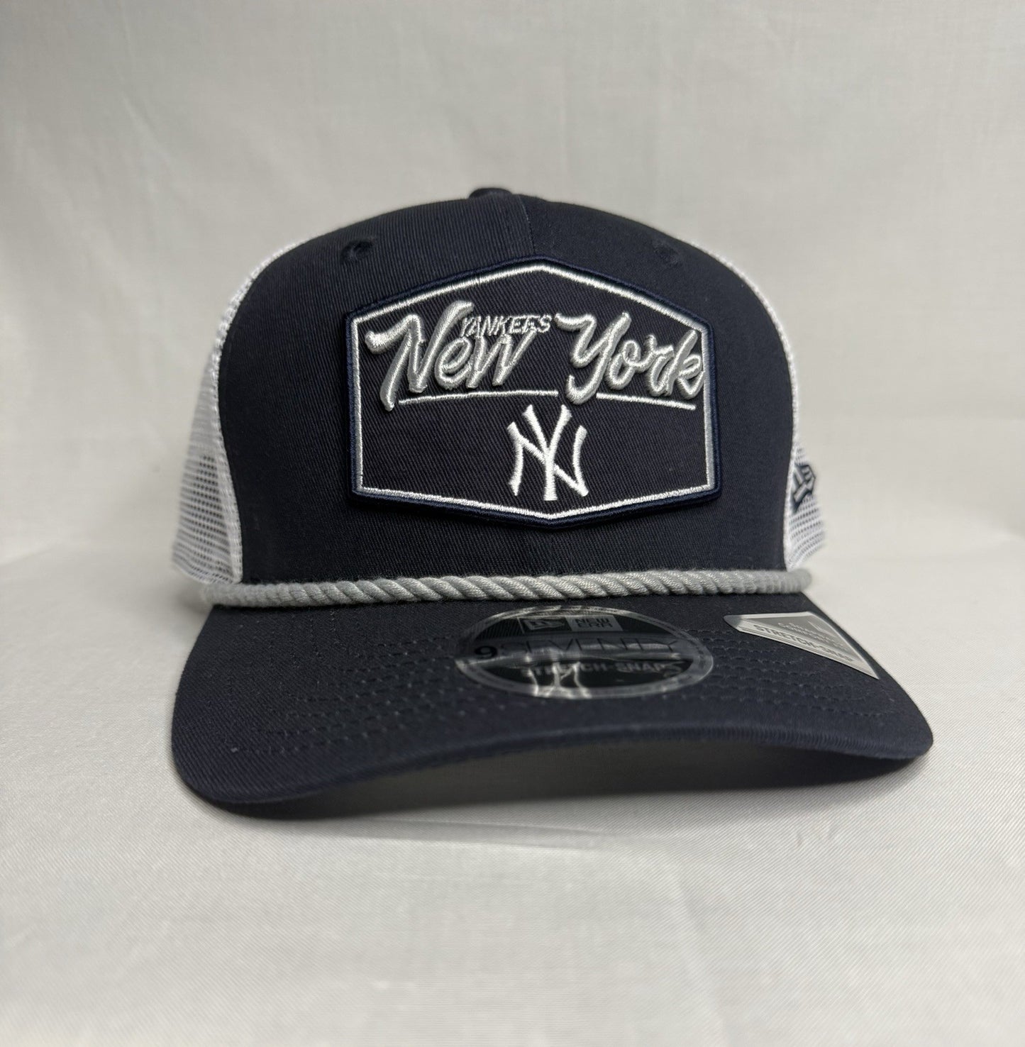New Era 9SEVENTY New York Yankees Rope Trucker Snapback Hat Navy White