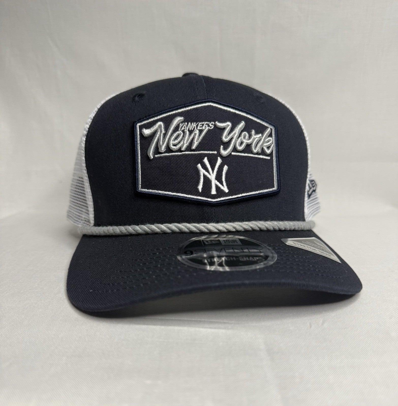 New Era 9SEVENTY New York Yankees Rope Trucker Snapback Hat Navy White