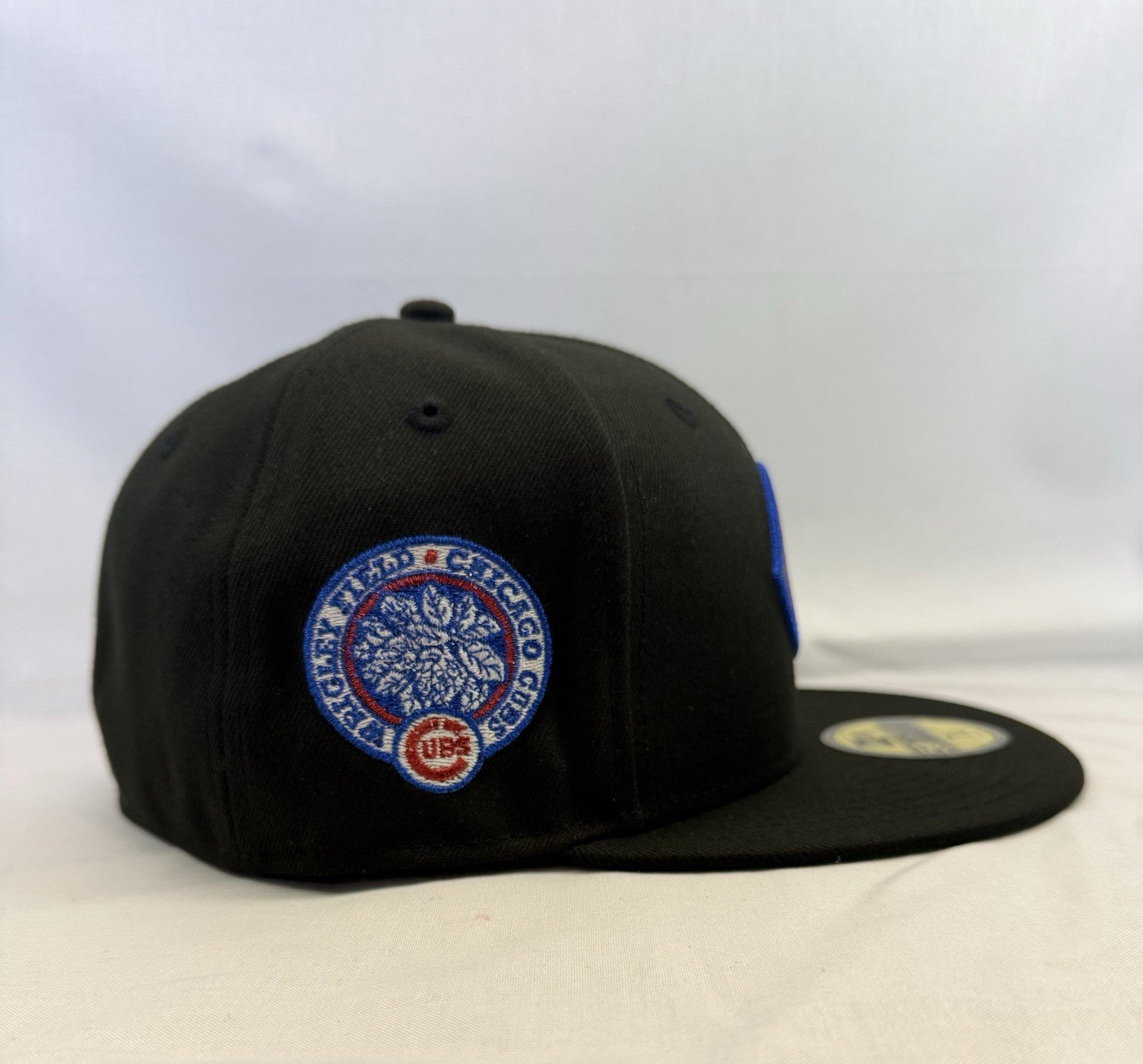 New Era 59FIFTY Black Dome Chicago Cubs Fitted 7 1/4