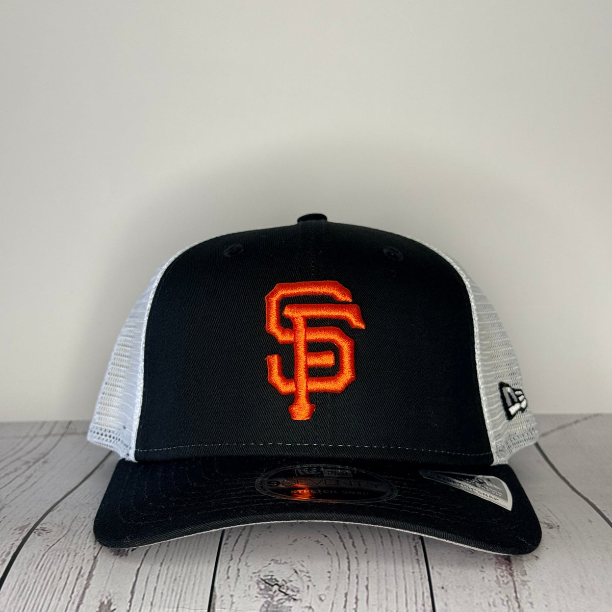 New Era 9SEVENTY San Francisco Giants Trucker Snapback Hat – Black / White Mesh