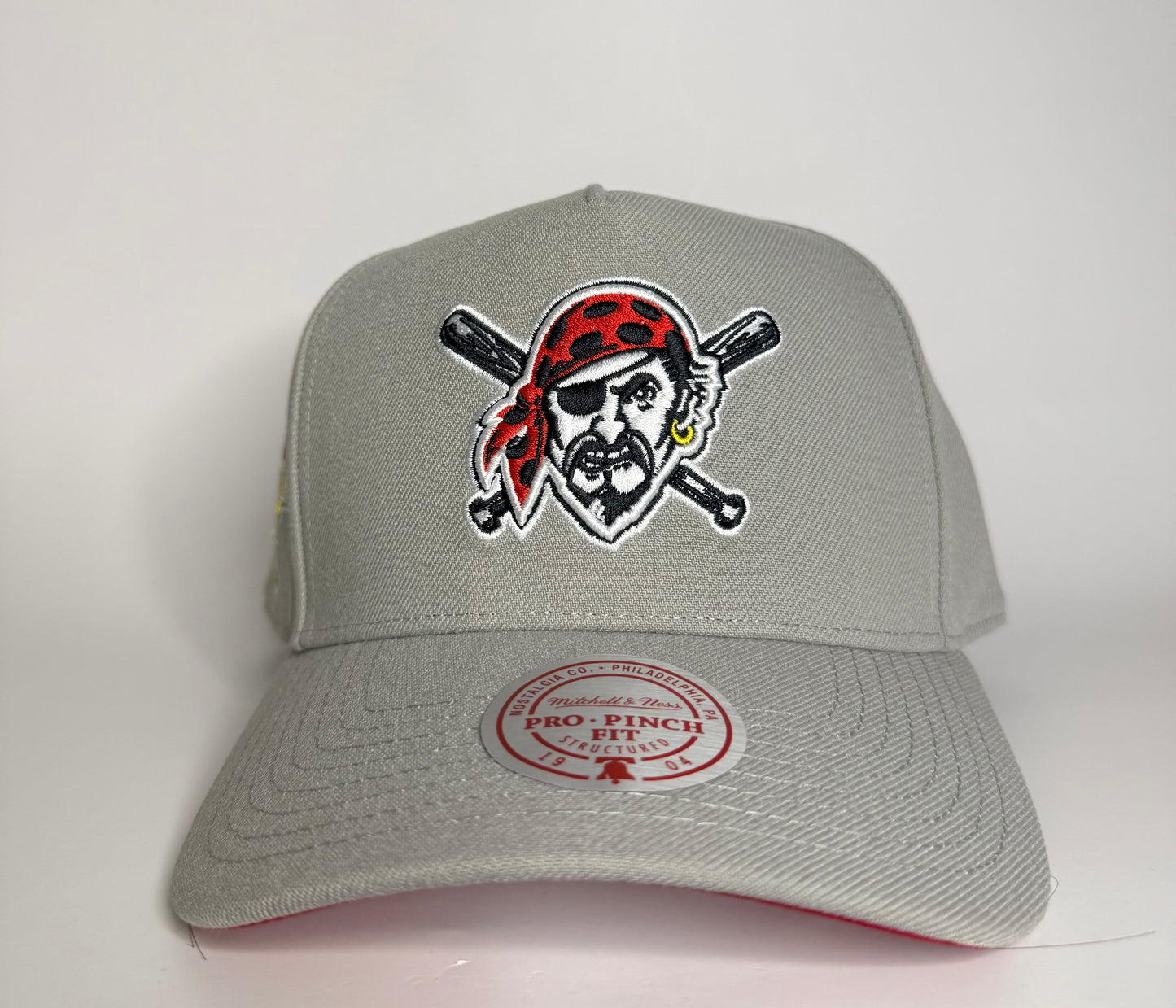 Mitchell & Ness Pittsburgh Pirates Era Flip Heritage Series Pro Pinch Snapback Hat – Grey/Grey