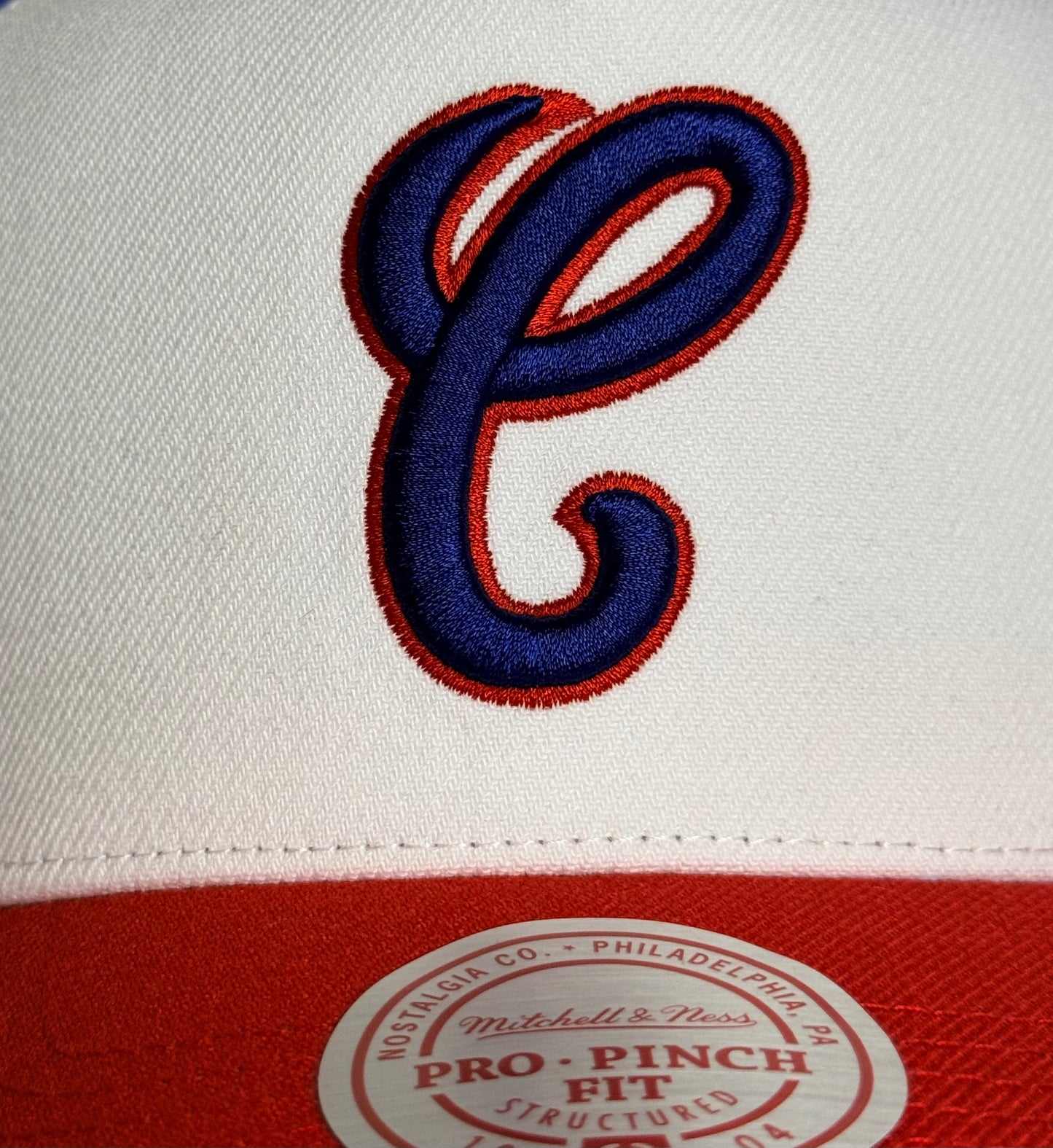Mitchell & Ness Chicago White Sox Era Flip Heritage Series Pro Pinch Snapback Hat – White/Red