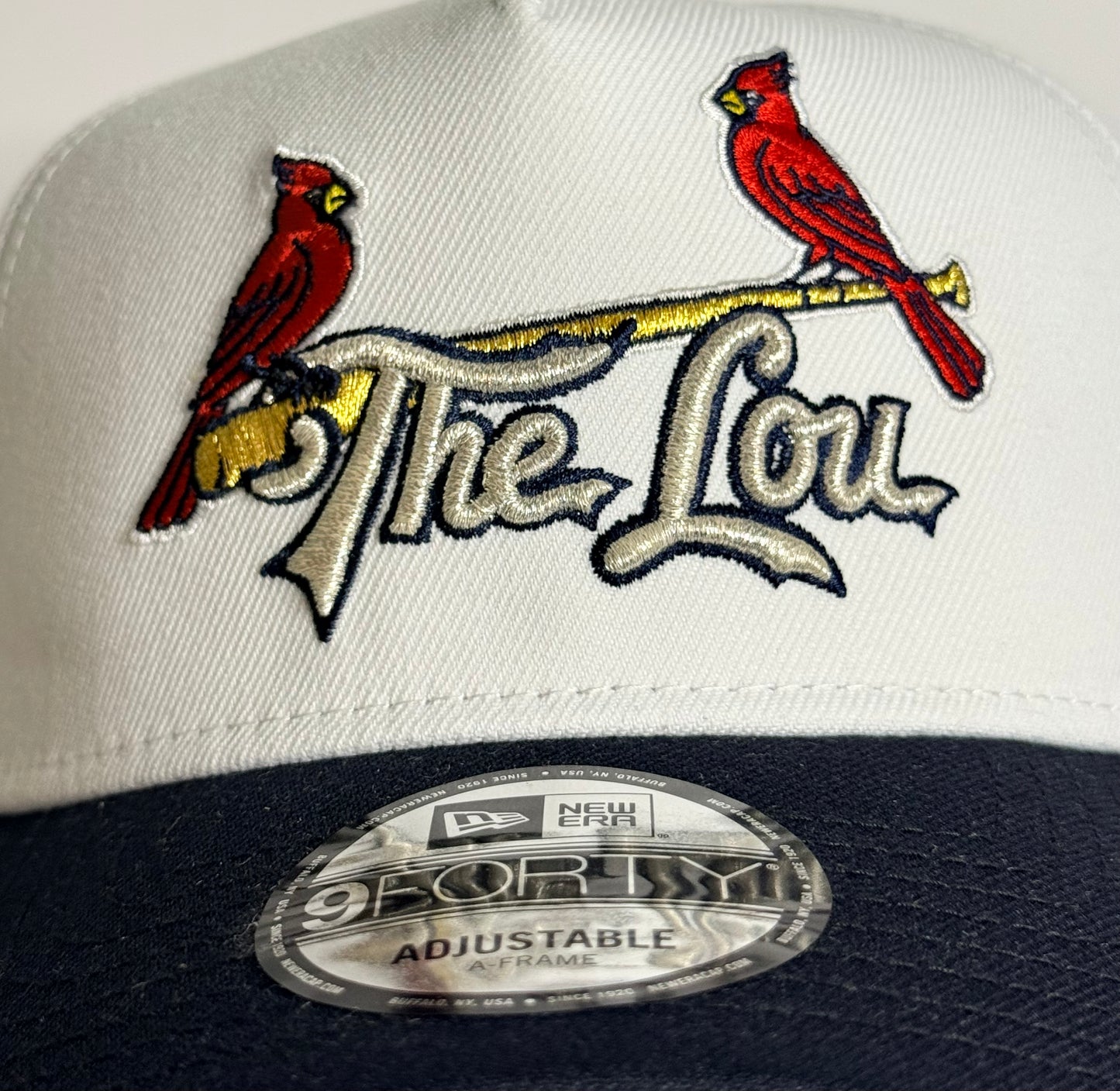 New Era 9FORTY St. Louis Cardinals Crown The City 2.0 The Lou Adjustable Hat – White/Navy
