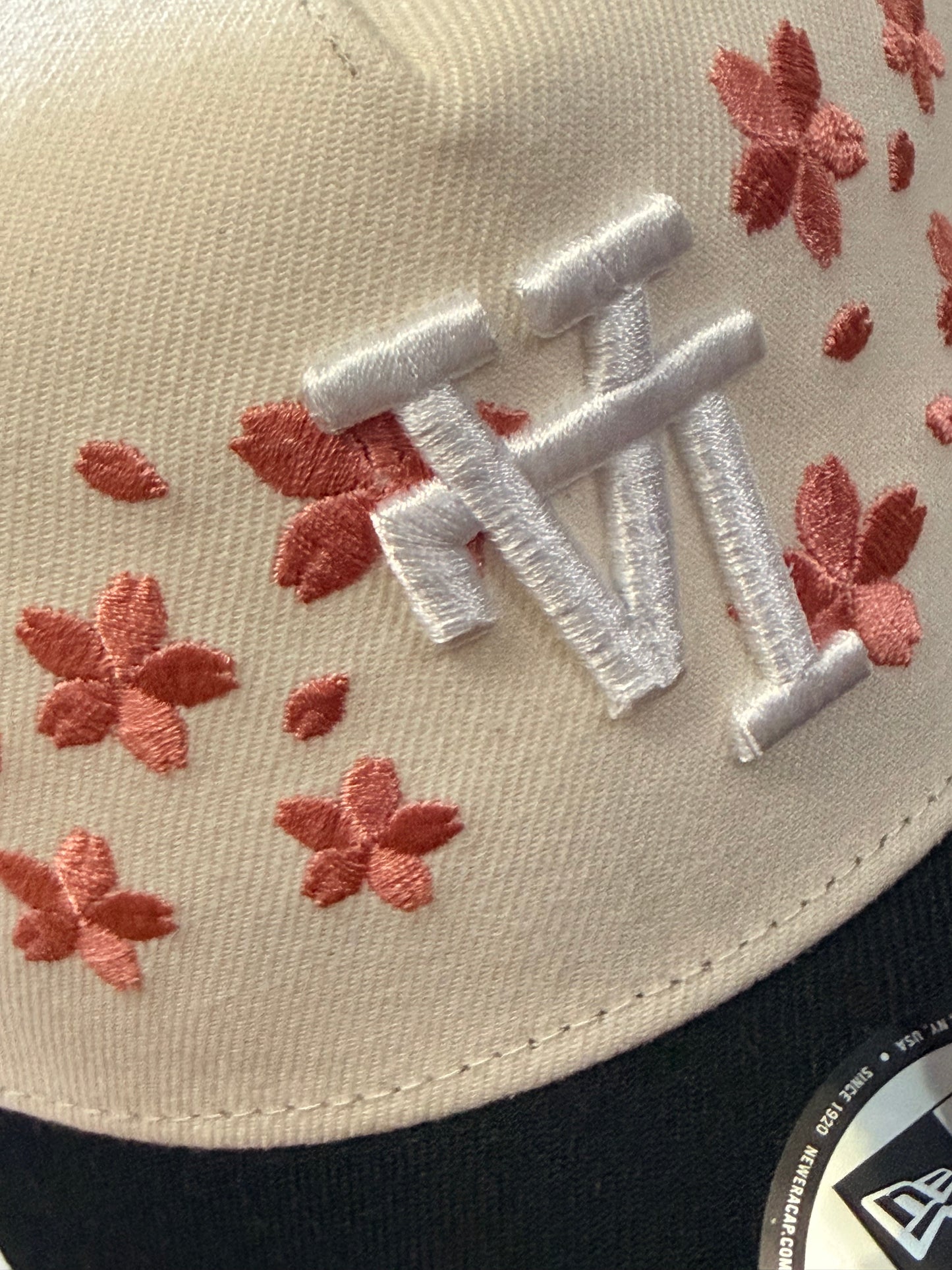 New Era 9FORTY A-Frame Los Angeles Dodgers Tree Patch Upside Down Blossom Pink UV Snapback Hat – White/Black
