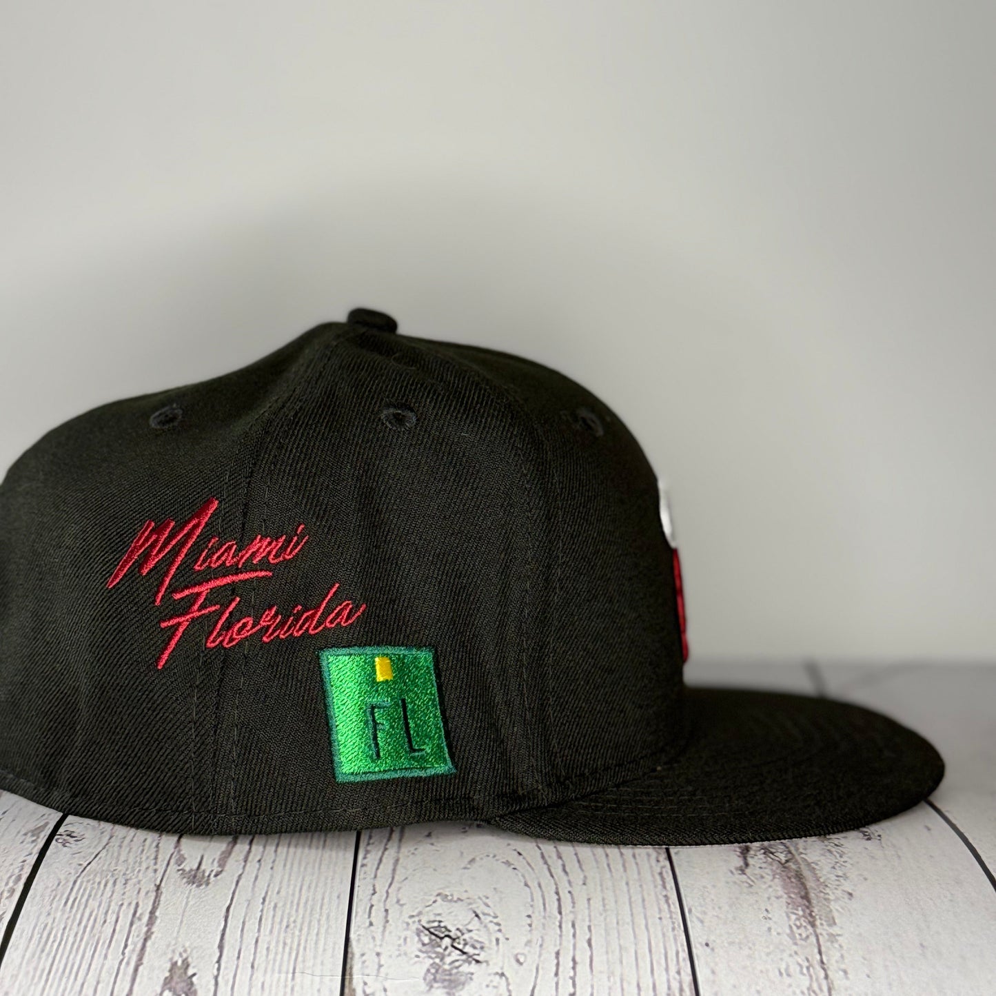 New Era 59FIFTY Miami Heat Fitted Hat - Brand New – Missing Gold Sticker