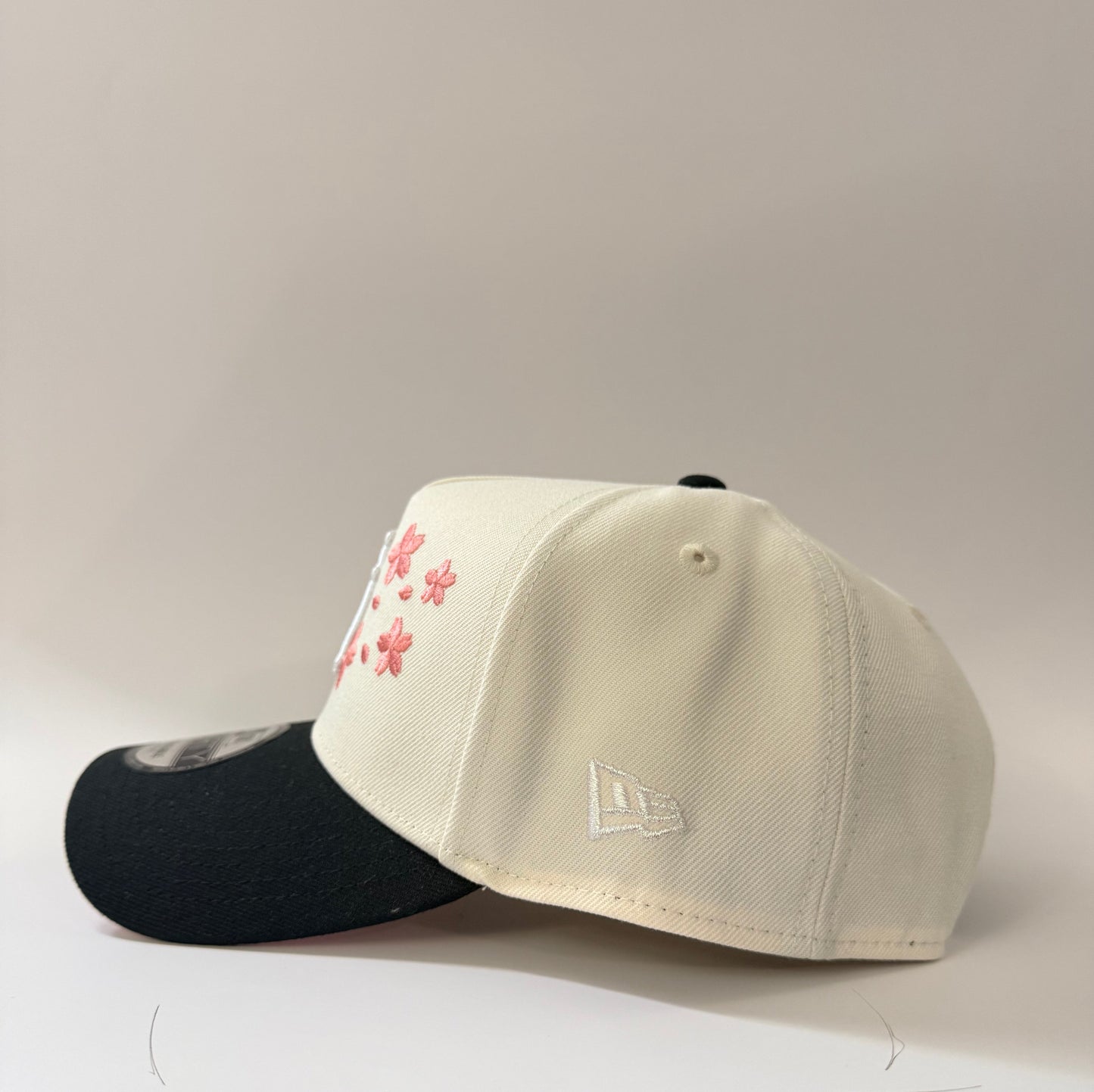 New Era 9FORTY A-Frame Los Angeles Dodgers Tree Patch Upside Down Blossom Pink UV Snapback Hat – White/Black