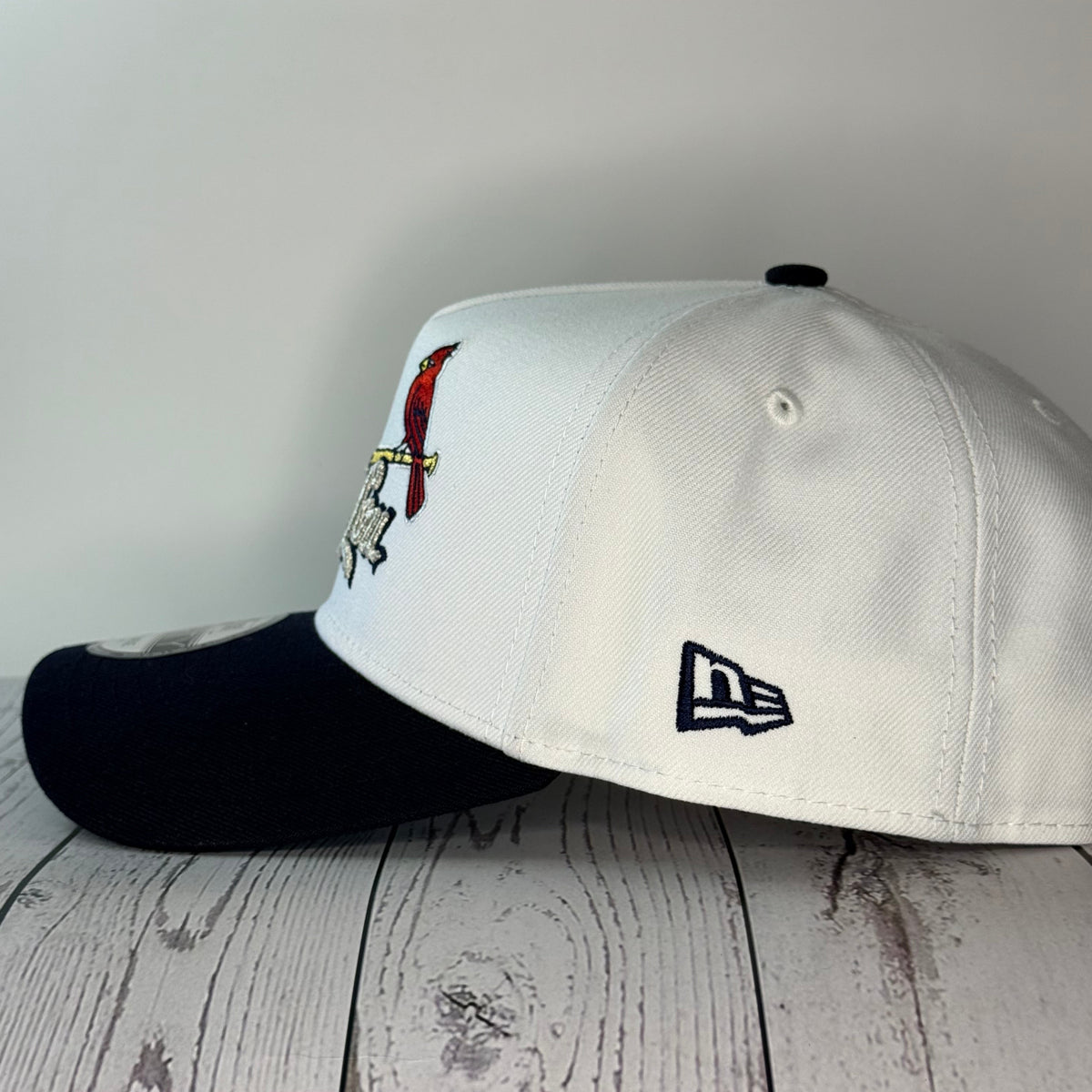 New Era 9FORTY St. Louis Cardinals Crown The City 2.0 The Lou Adjustable Hat – White/Navy