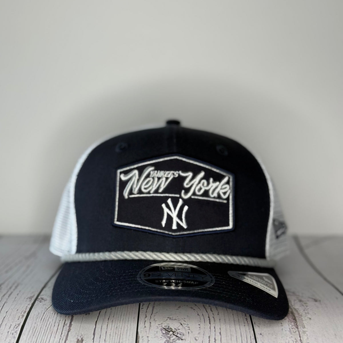 New Era 9SEVENTY New York Yankees Rope Trucker Snapback Hat Navy White