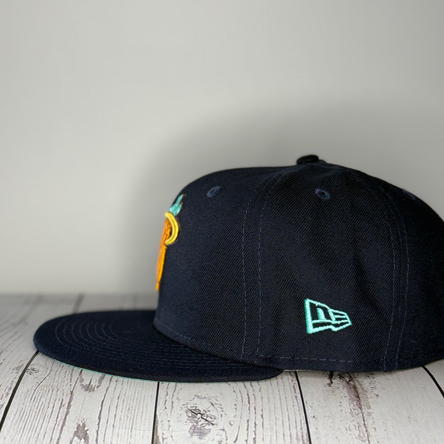 New Era 59FIFTY Miami Heat Fitted Hat - Brand New – Missing Gold Sticker