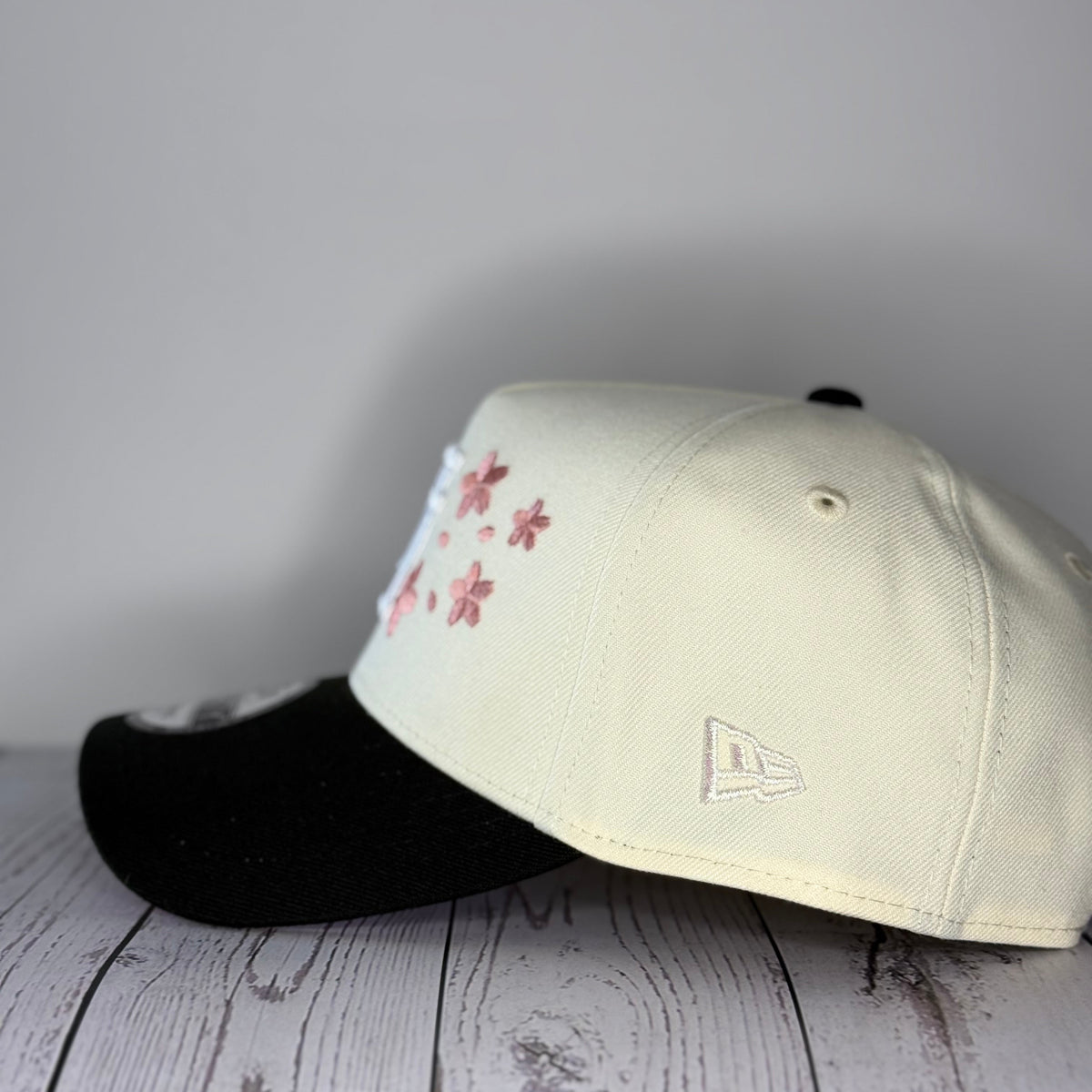 New Era 9FORTY A-Frame Los Angeles Dodgers Tree Patch Upside Down Blossom Pink UV Snapback Hat – White/Black