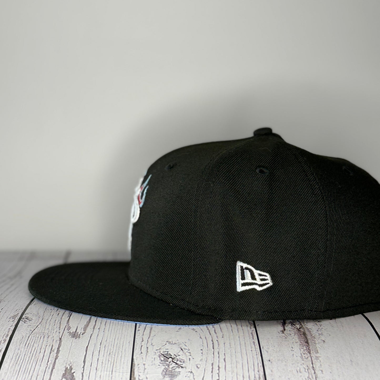 New Era 59FIFTY Miami Heat Fitted Hat - Brand New – Missing Gold Sticker