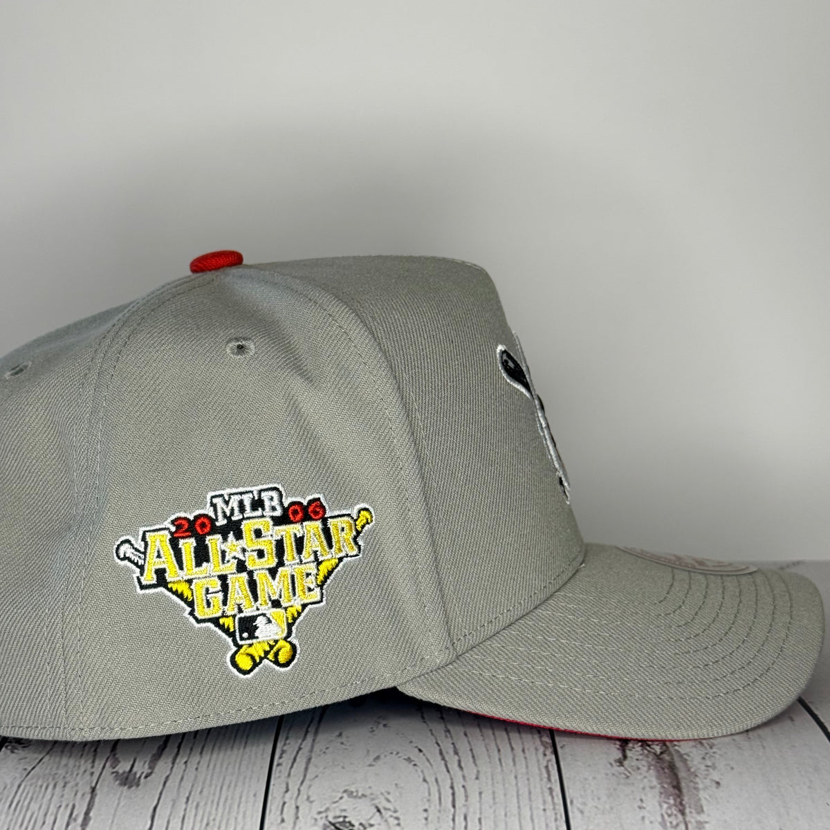 Mitchell & Ness Pittsburgh Pirates Era Flip Heritage Series Pro Pinch Snapback Hat – Grey/Grey