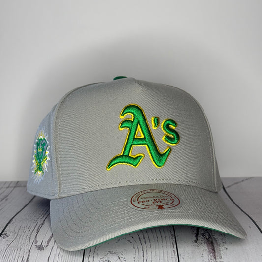 Mitchell & Ness Oakland Athletics Era Flip Heritage Series Pro Pinch Snapback Hat – Grey/Grey