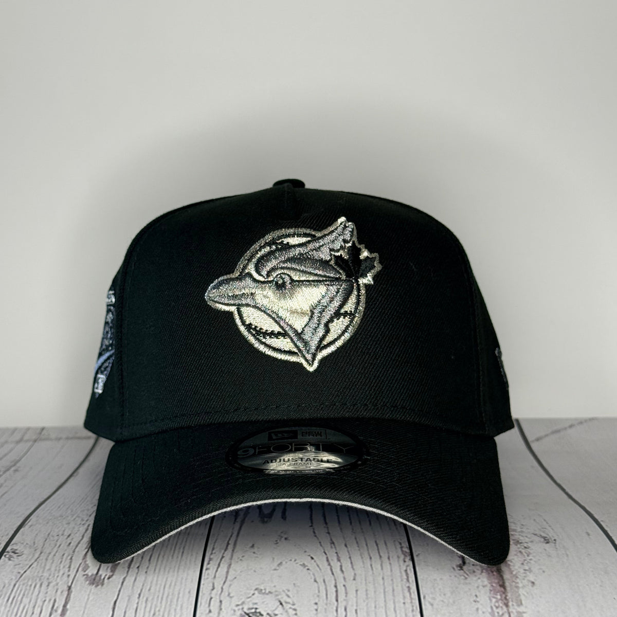 New Era 9FORTY Toronto Blue Jays Crown The City Liquid Titanium Adjustable Hat – Black/Black