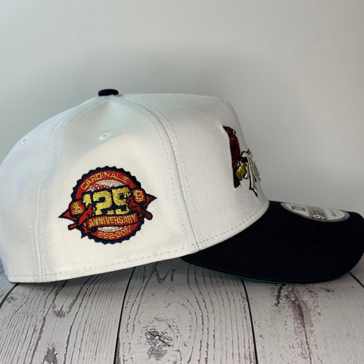 New Era 9FORTY St. Louis Cardinals Crown The City 2.0 The Lou Adjustable Hat – White/Navy