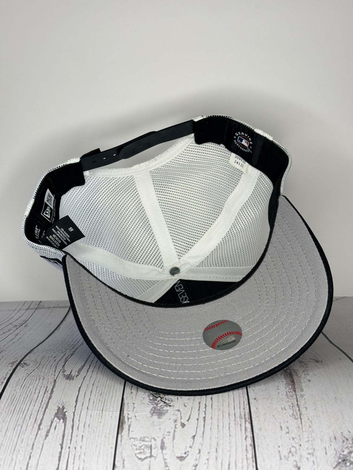 New Era 9SEVENTY San Francisco Giants Trucker Snapback Hat – Black / White Mesh