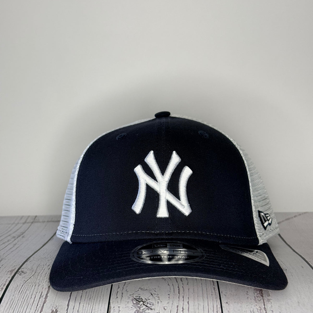 New Era 9SEVENTY New York Yankees Trucker Snapback Hat Navy White Mesh
