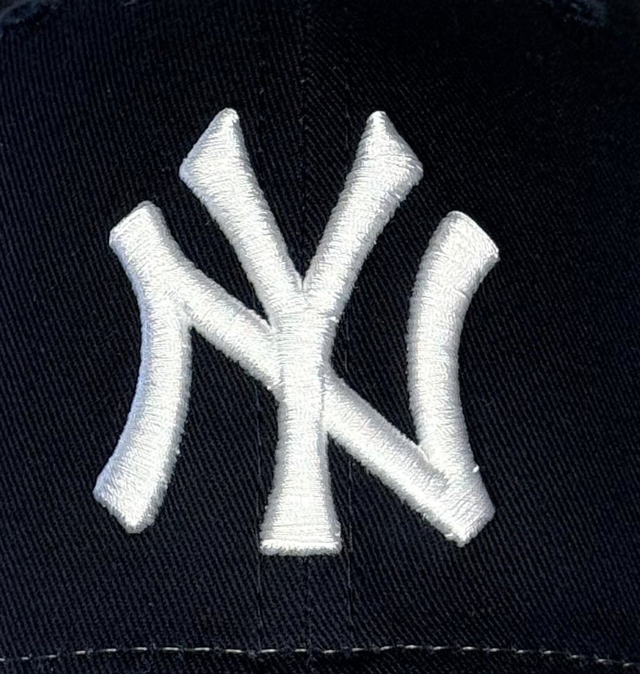 New Era 9SEVENTY New York Yankees Trucker Snapback Hat Navy White Mesh