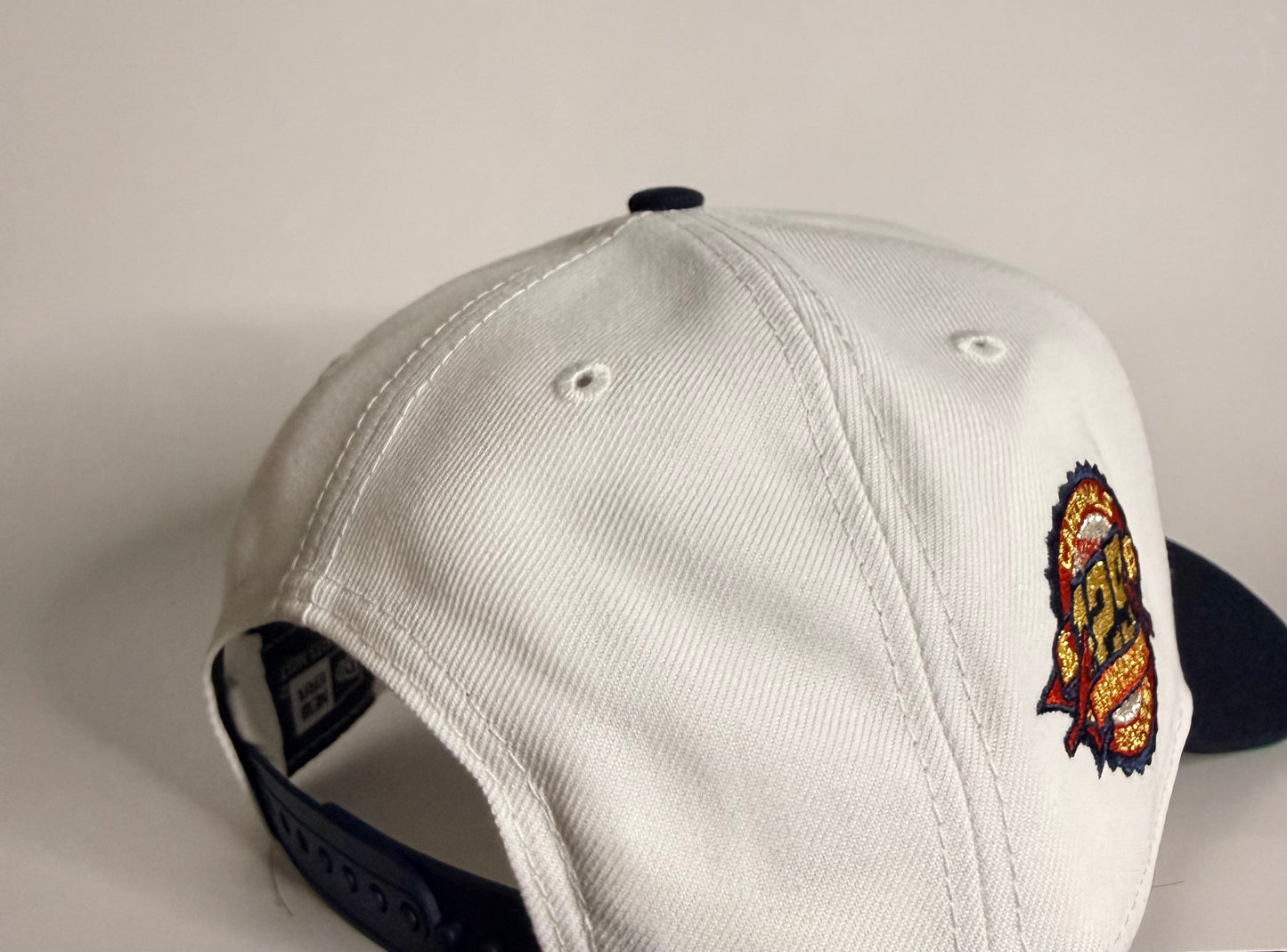 New Era 9FORTY St. Louis Cardinals Crown The City 2.0 The Lou Adjustable Hat – White/Navy