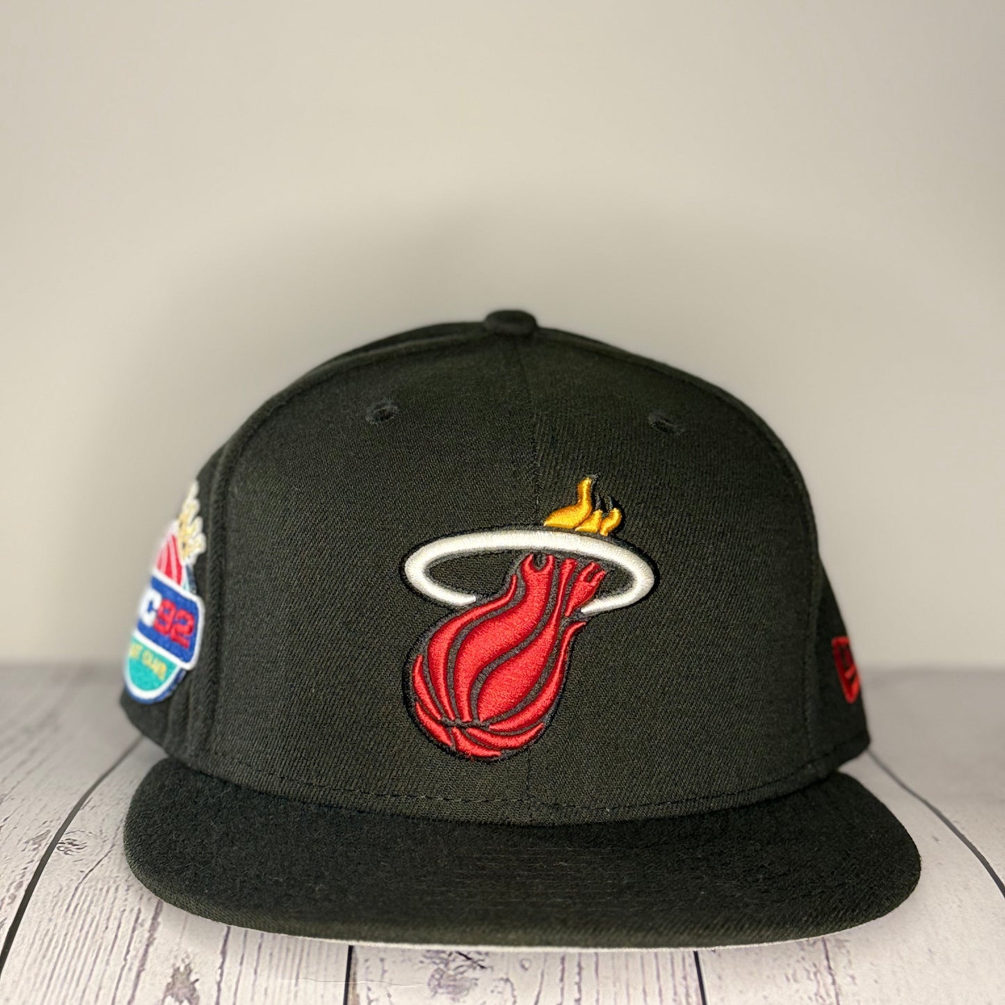 New Era 59FIFTY Miami Heat Fitted Hat - Brand New – Missing Gold Sticker
