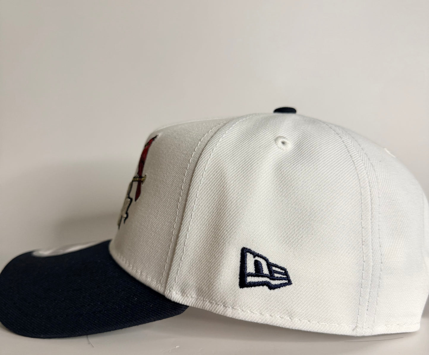 New Era 9FORTY St. Louis Cardinals Crown The City 2.0 The Lou Adjustable Hat – White/Navy