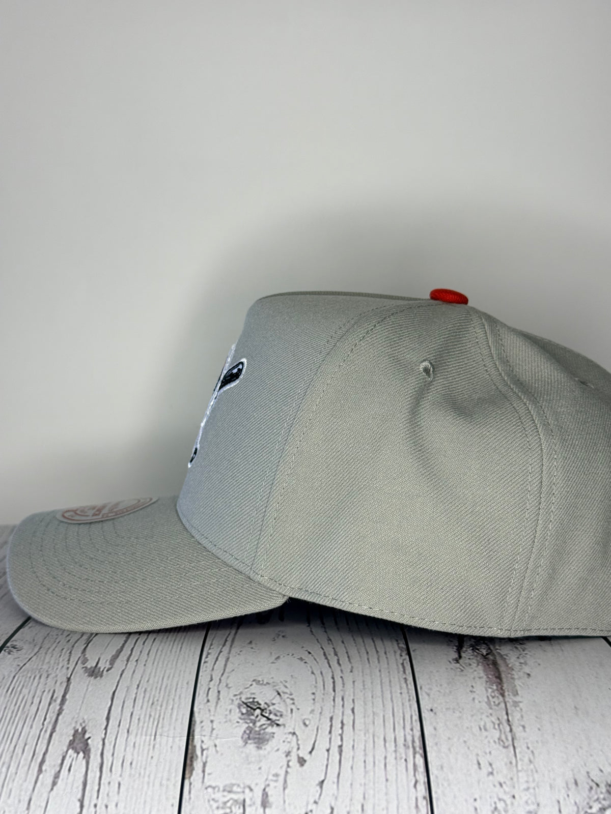 Mitchell & Ness Pittsburgh Pirates Era Flip Heritage Series Pro Pinch Snapback Hat – Grey/Grey
