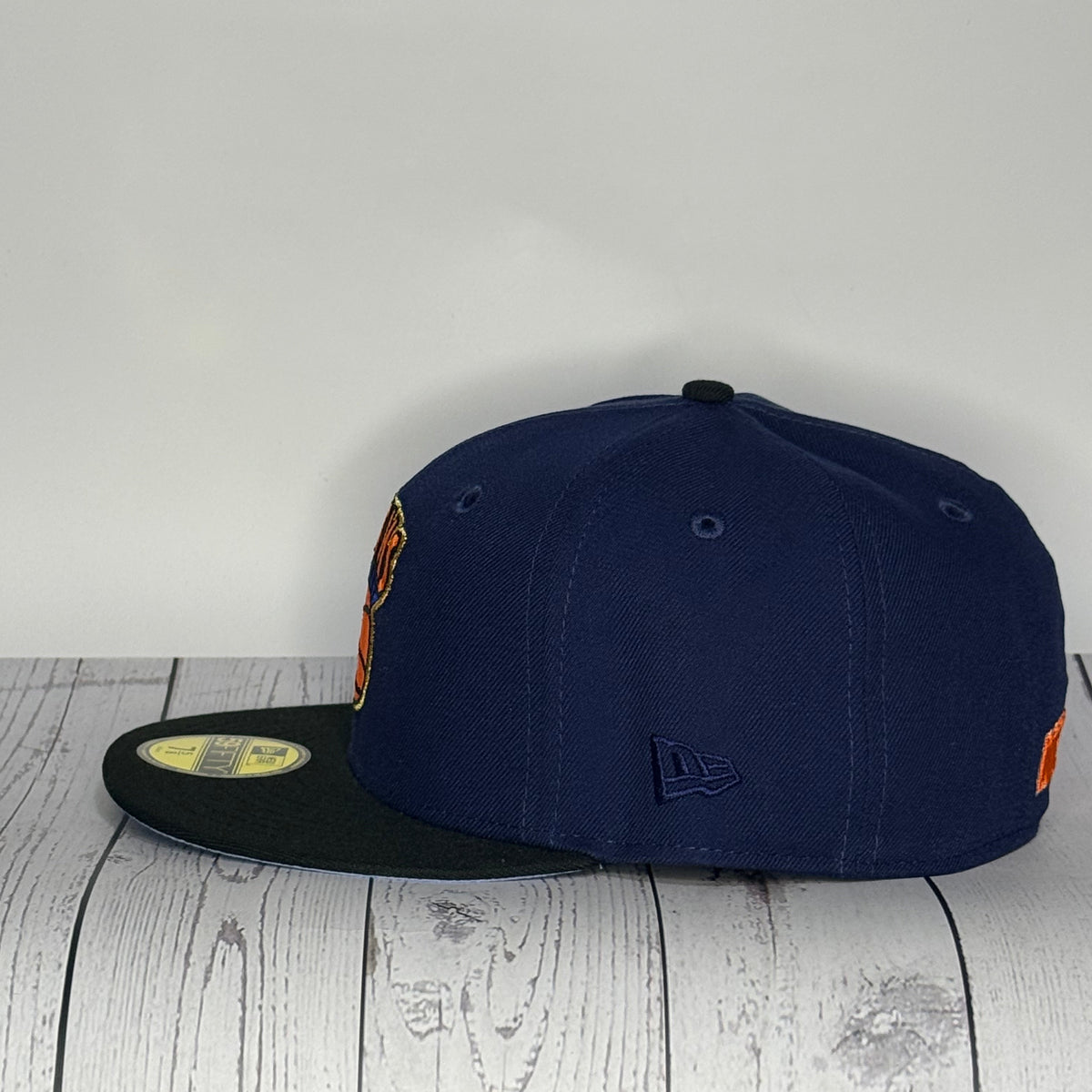 New Era 59FIFTY New York Knicks EST Hat Club Light Blue UV Fitted Hat – Navy/Black