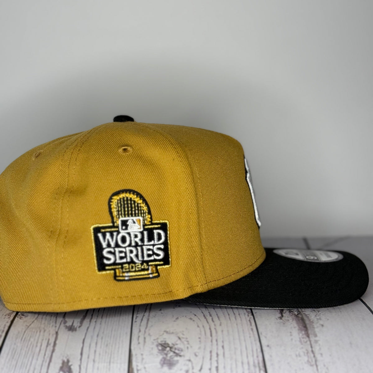 New Era 9FIFTY New York Yankees 2024 World Series Patch Snapback Hat – Khaki / Black