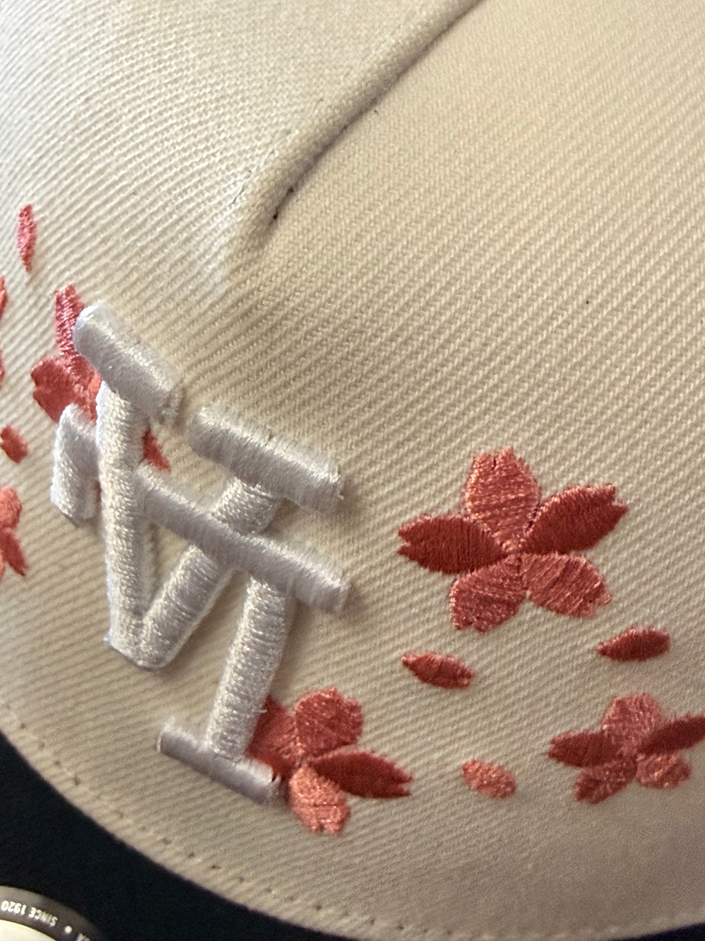 New Era 9FORTY A-Frame Los Angeles Dodgers Tree Patch Upside Down Blossom Pink UV Snapback Hat – White/Black