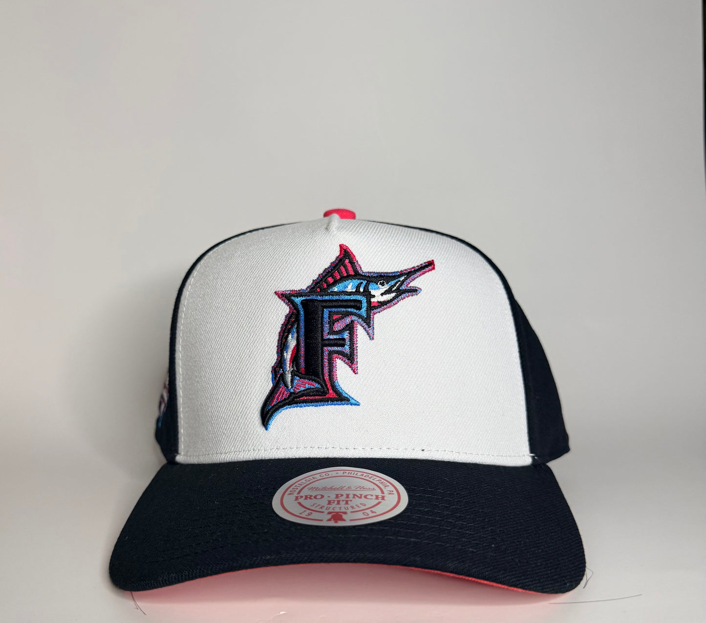 Mitchell & Ness Florida Marlins Era Flip Heritage Series Pro Pinch Snapback Hat – White/Black