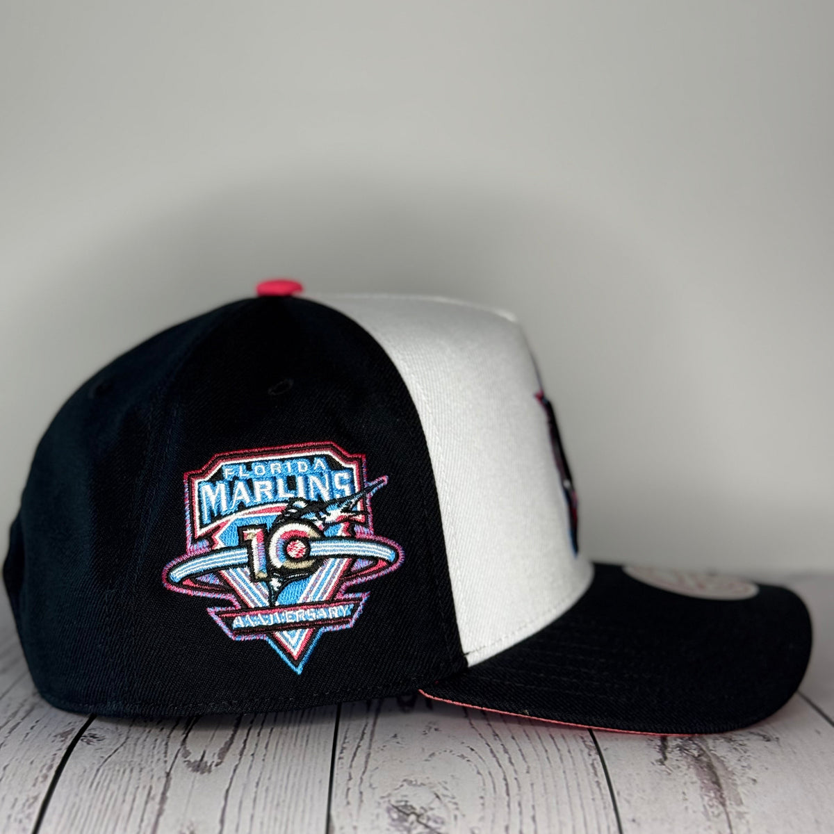 Mitchell & Ness Florida Marlins Era Flip Heritage Series Pro Pinch Snapback Hat – White/Black