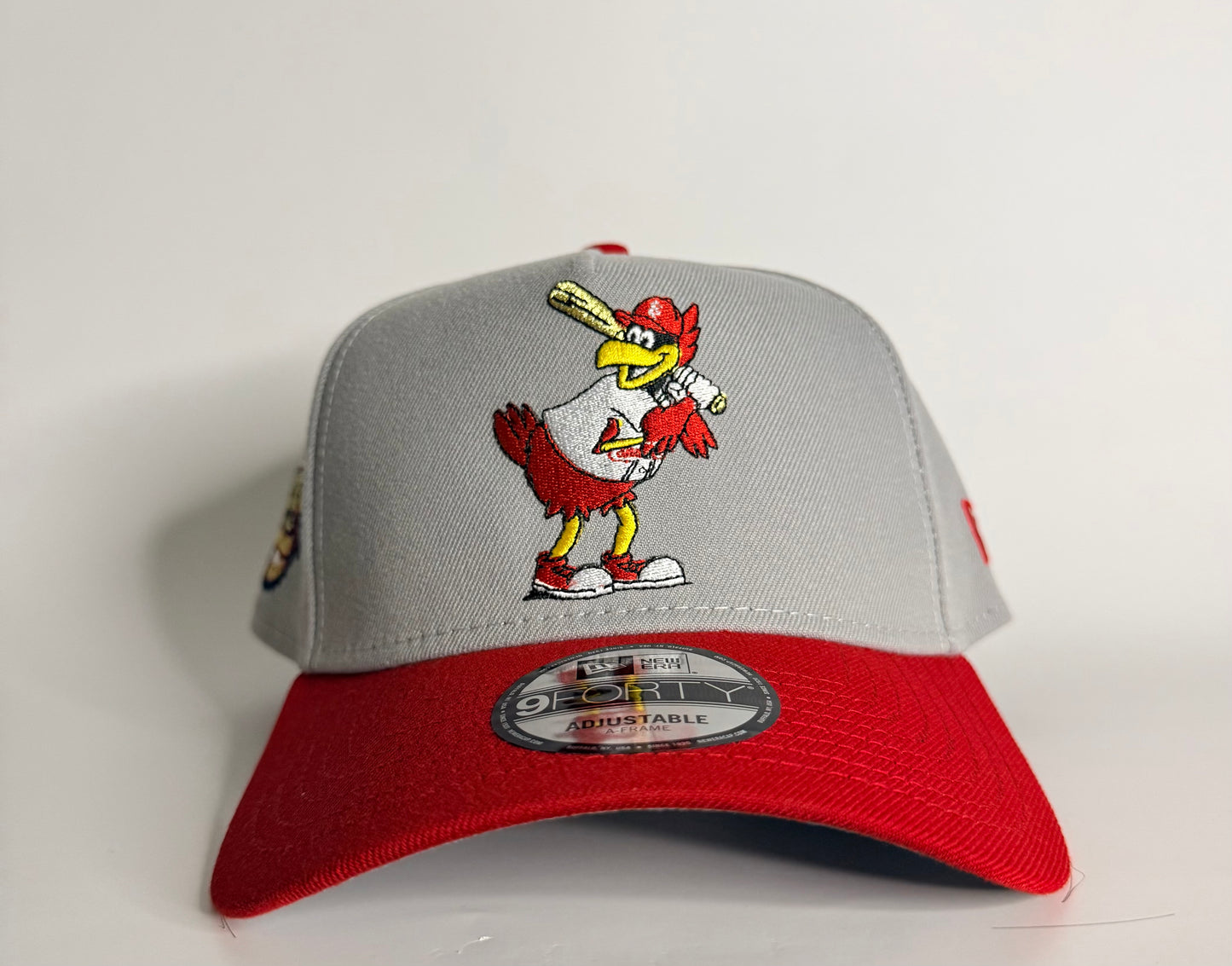 New Era 9FORTY St. Louis Cardinals Crown The City 2.0 The Lou Adjustable Hat – Grey/Red