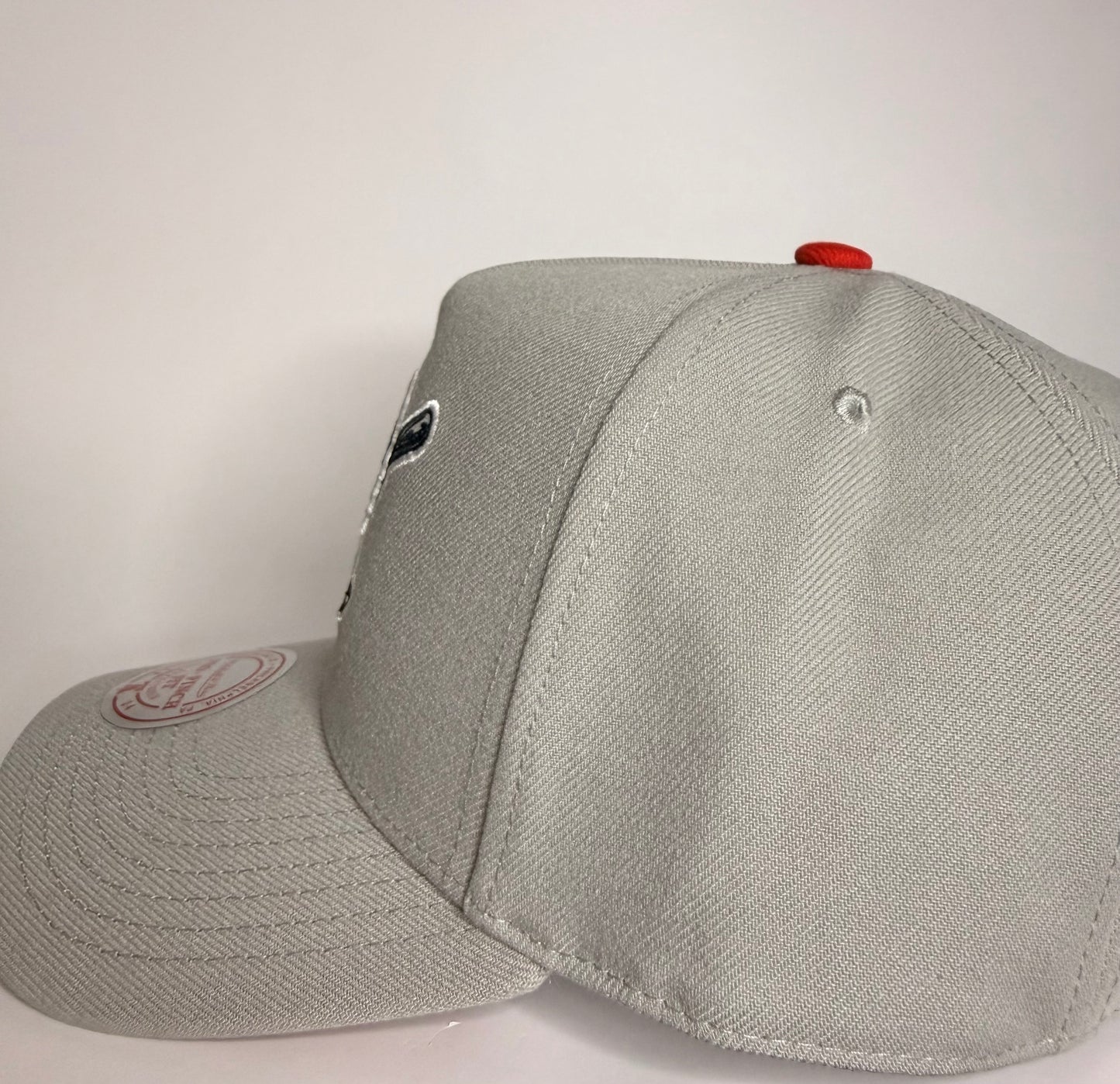 Mitchell & Ness Pittsburgh Pirates Era Flip Heritage Series Pro Pinch Snapback Hat – Grey/Grey