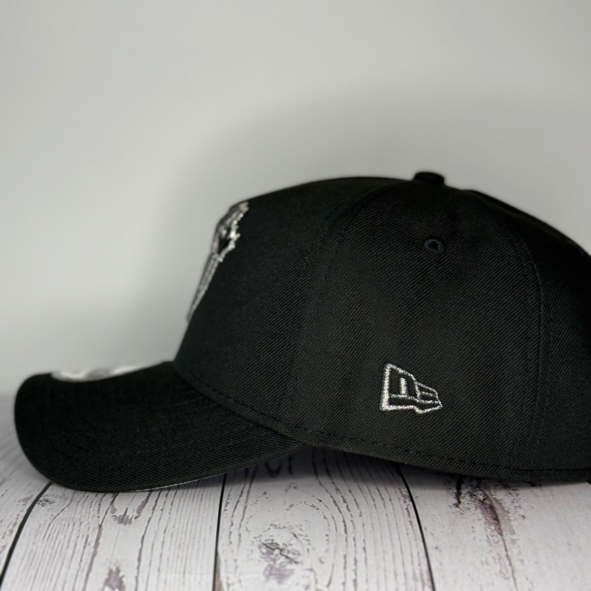 New Era 9FORTY Toronto Blue Jays Crown The City Liquid Titanium Adjustable Hat – Black/Black