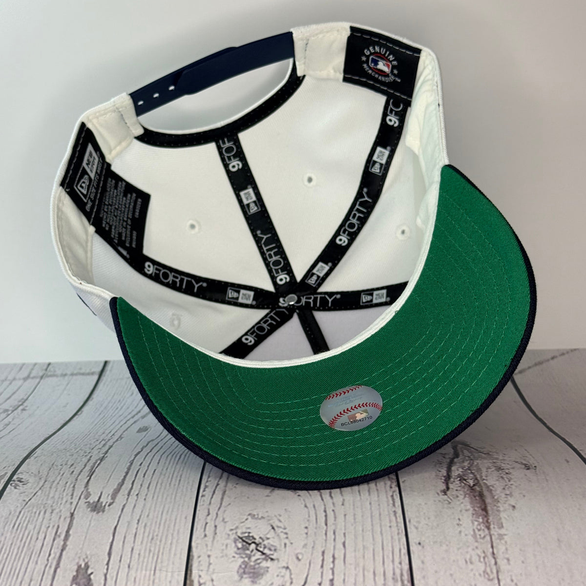 New Era 9FORTY St. Louis Cardinals Crown The City 2.0 The Lou Adjustable Hat – White/Navy