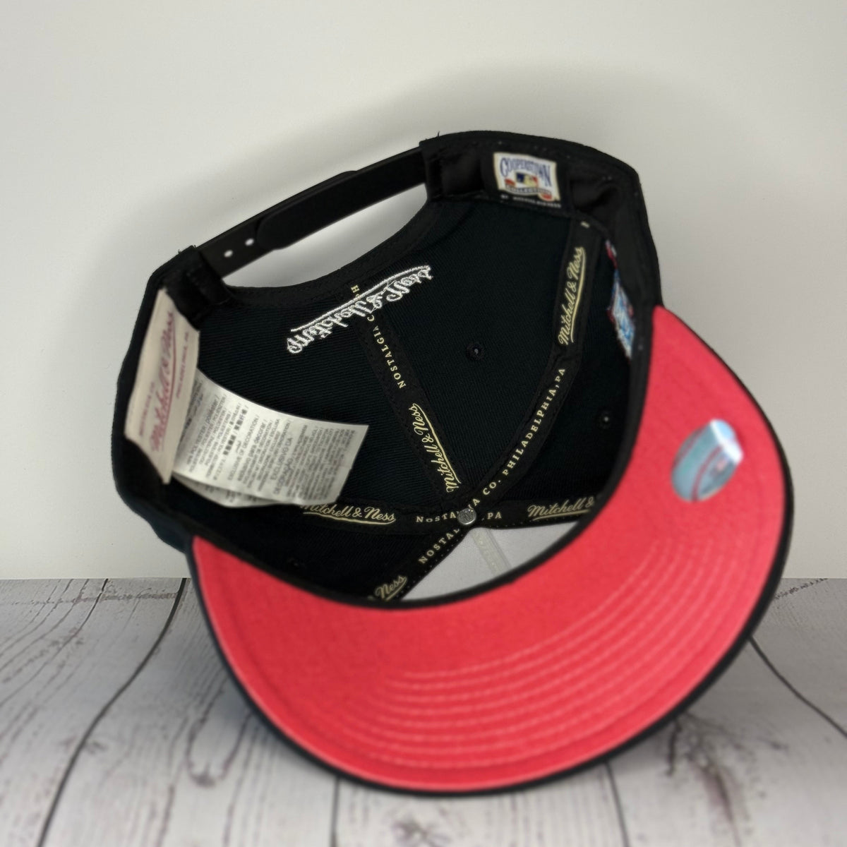 Mitchell & Ness Florida Marlins Era Flip Heritage Series Pro Pinch Snapback Hat – White/Black