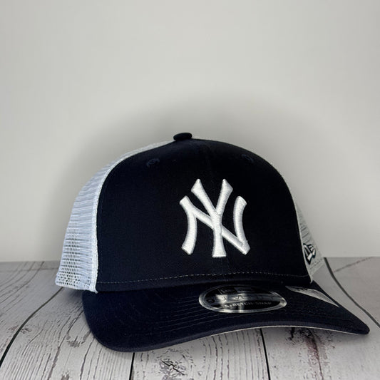 New Era 9SEVENTY New York Yankees Trucker Snapback Hat Navy White Mesh